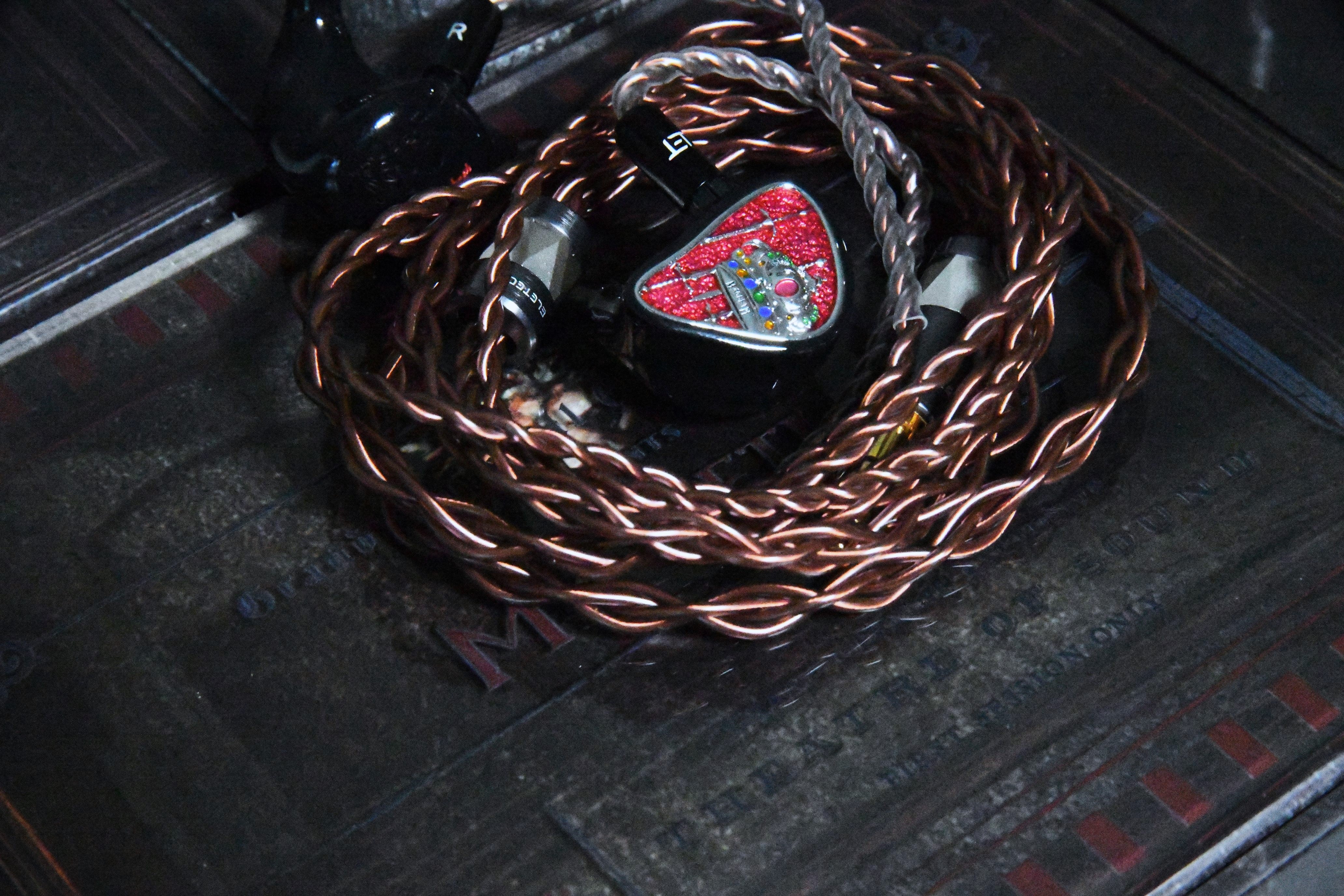 Forté Ears Macbeth (Like New) – MusicTeck
