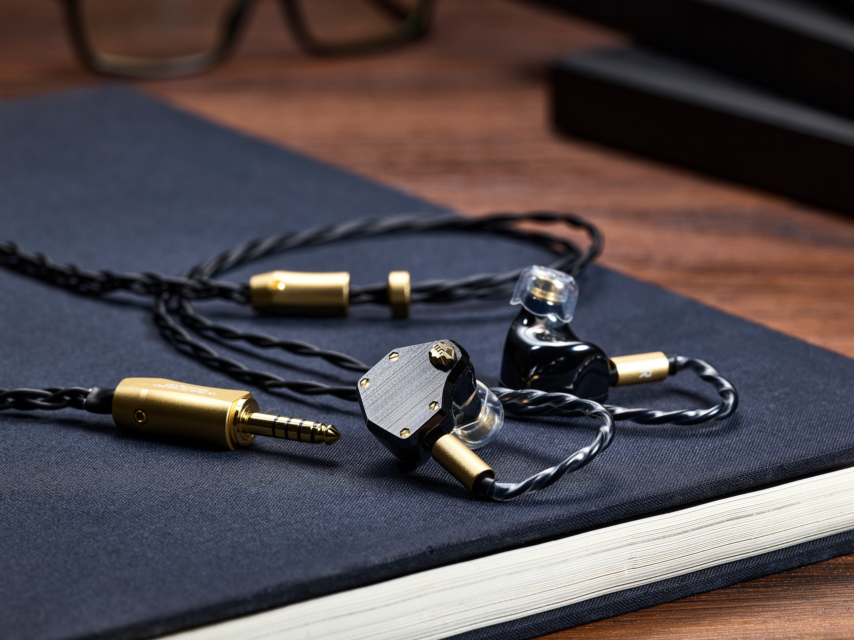 イヤホン UM Unique Melody Mest Jet Black UM Mest Jet Black – MusicTeck