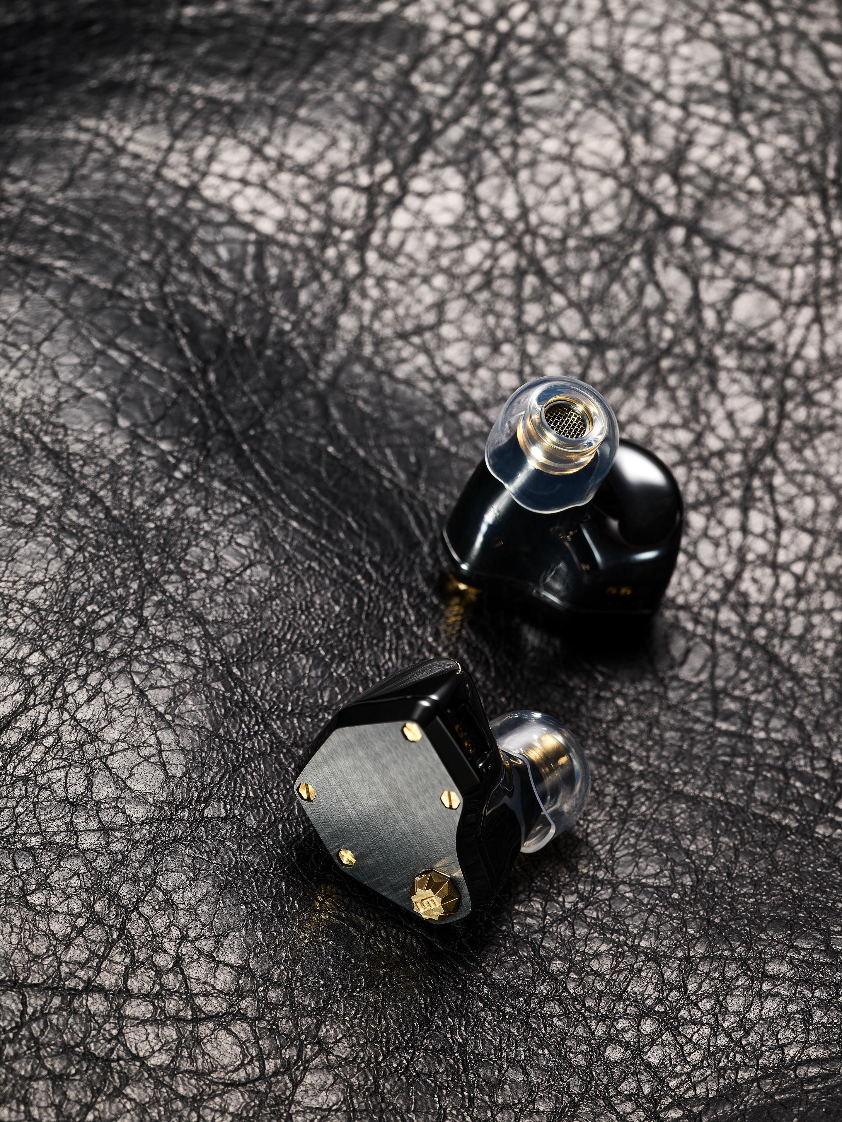 UM Mest Jet Black – MusicTeck