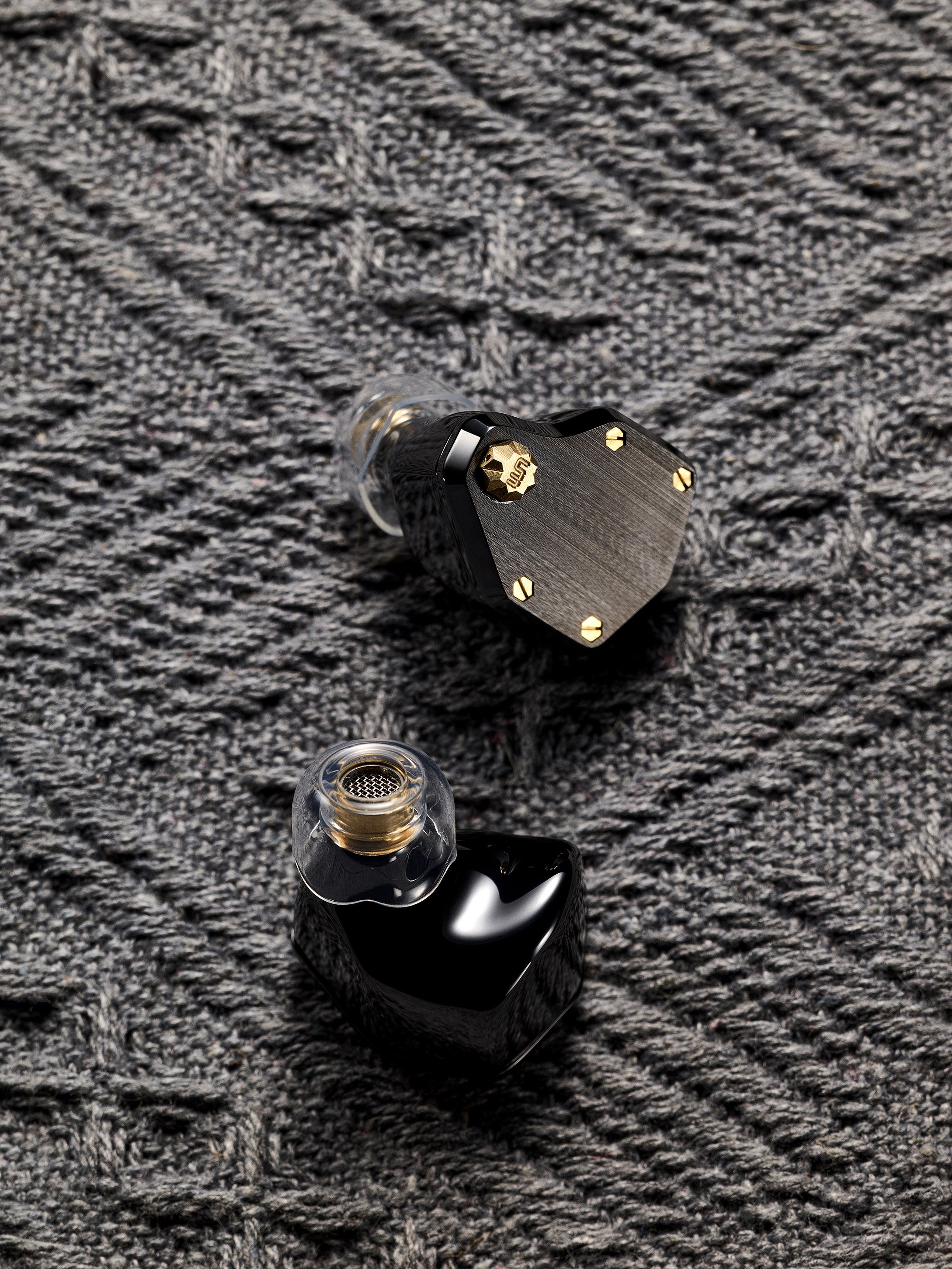 UM Mest Jet Black – MusicTeck