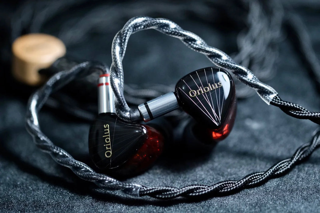 Oriolus Traillii JP Black and Red (US Exclusive Version) (Like New Oriolus Traillii JP Black and Red (US Exclusive Version) (Like New
